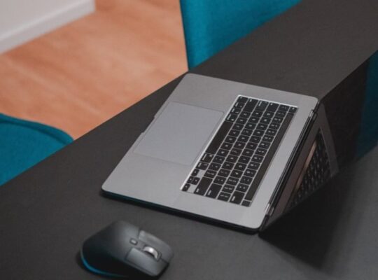 مک‌بوک M2 برای فروش، قدرت و ظرافت در یک بسته