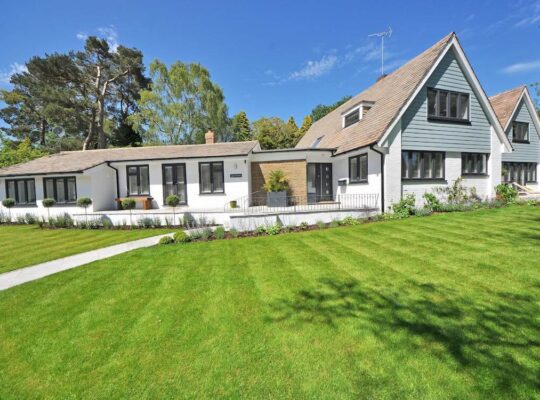 خانه مستقل بزرگ ۴ خوابه با امکانات مدرن