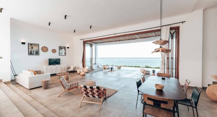 خانه ساحلی لوکس پالس برای فروش، 4 خوابه با منظره اقیانوس، استخر خصوصی و پارکینگ